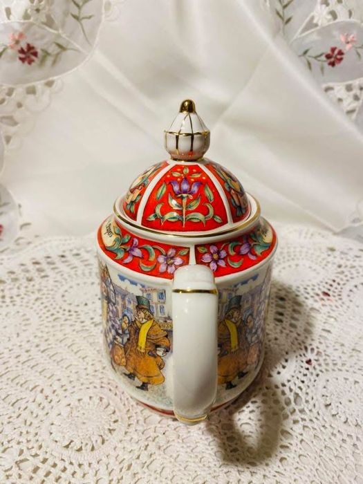 порцеланов чайник