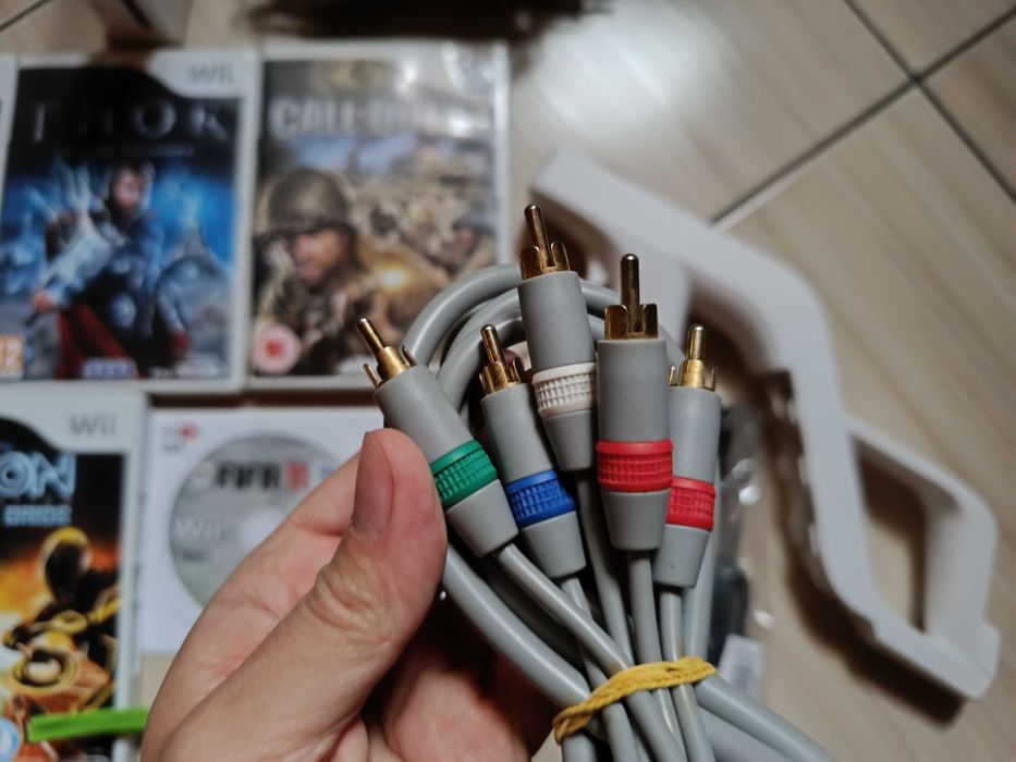Wii full cu accesorii jocuri originale Fifa 11 Thor Call Of Duty Tron