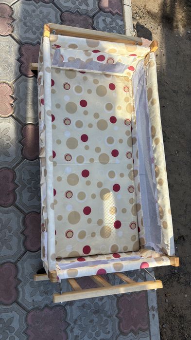 Детская люлька с маятником