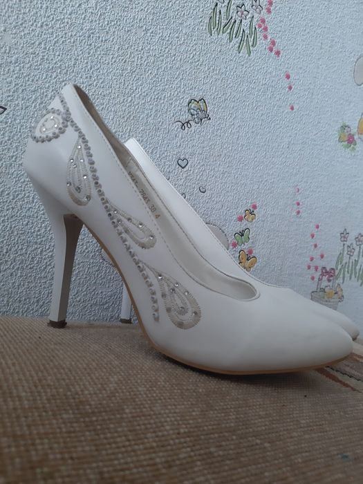 Свадебные туфли с узором