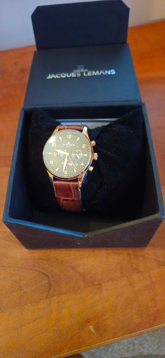 Продавам часовник JACQUES LEMANS 10 ATM