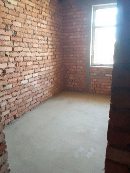 Uy sotiladi Azizbek restoran oldida