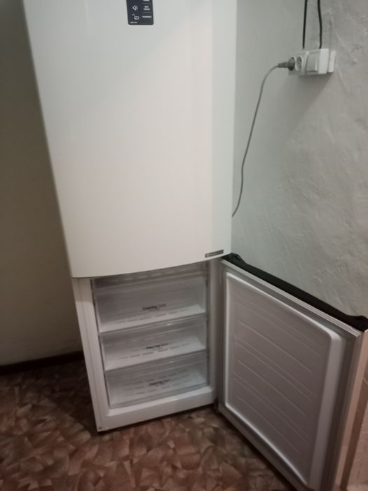 Продам холодильник