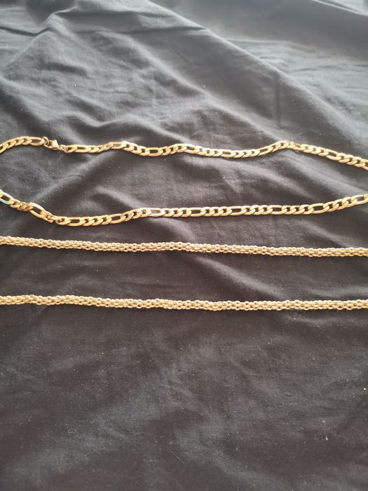 Златисти синджири от стомана