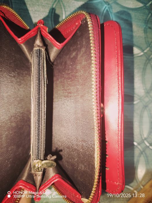 Дамско портмоне .