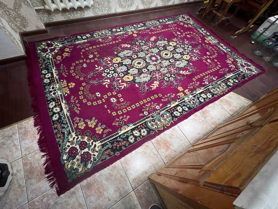 Ковер в хорошем состоянии