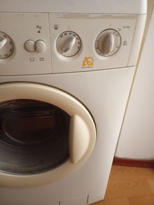 Продам стиральную машинку Zanussi