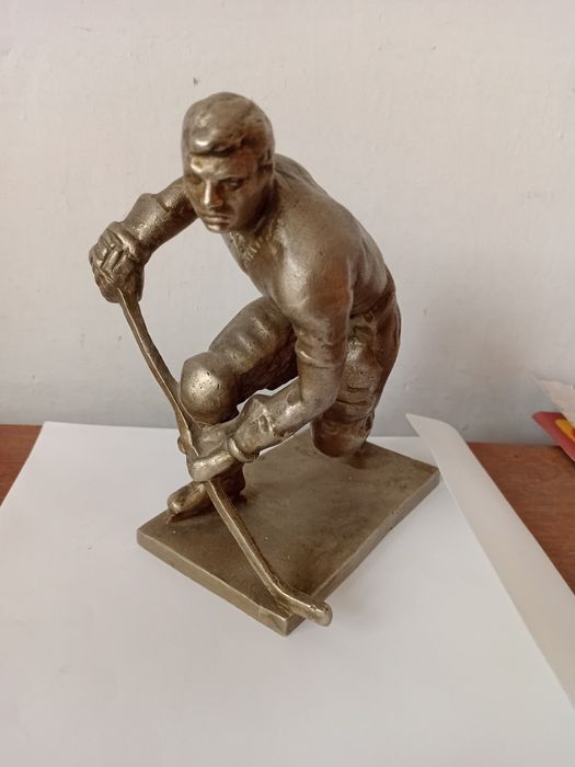 Продам статуэтка метал