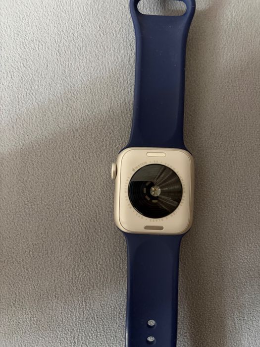 Продам Apple Watch SE