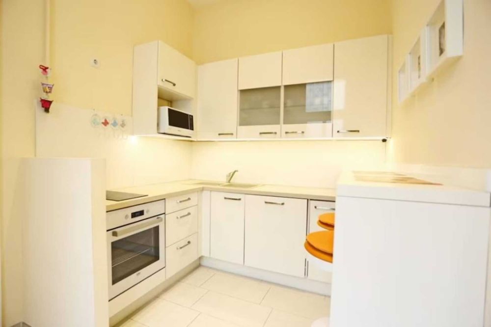 Дава се под наем Двустаен апартамент в София, Център - 55 кв.м за 408 € - Снимка #1