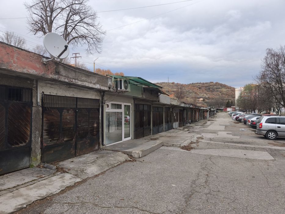 Отдавам гараж под наем