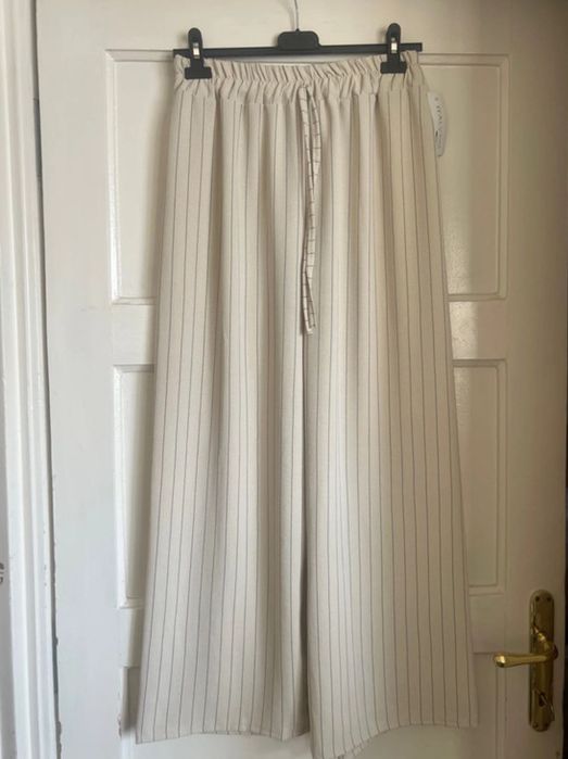 Set cămașă + pantalon beije deschis nou