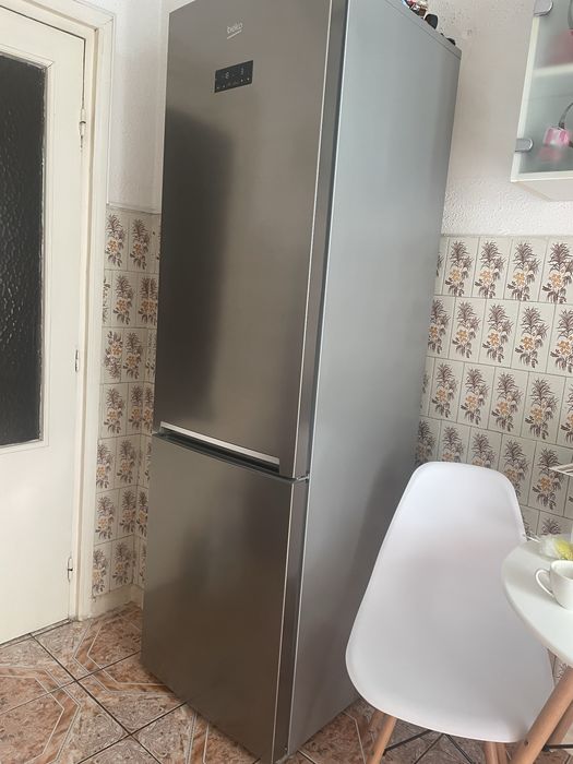Frigider Beko argintiu afisaj electronic