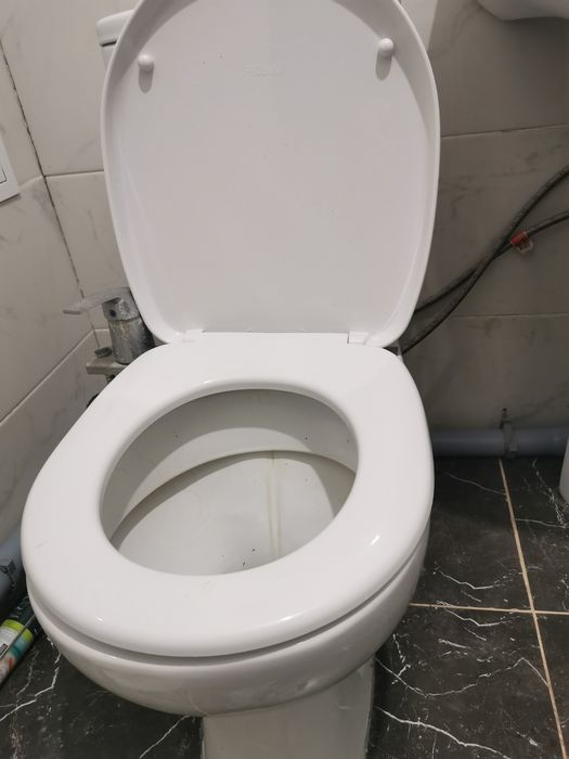 Унитаз за 7 тысяч тенге.