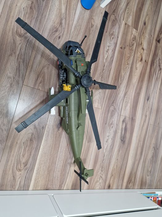 Elicopter mare cu sunete, lumini si piloti