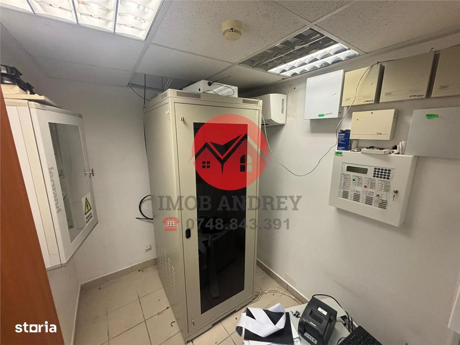 Spatiu comercial ultracentral, 200 mp, vitrina mare – ideal clinicasho
