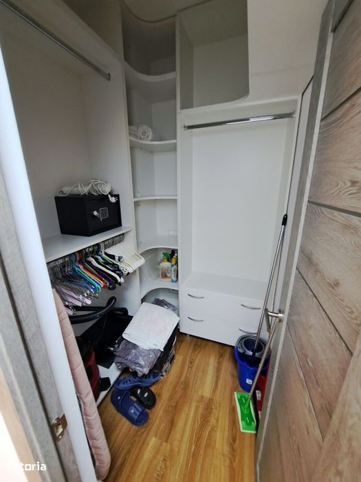 Apartament cu 3 camere semidecomandate, Centru