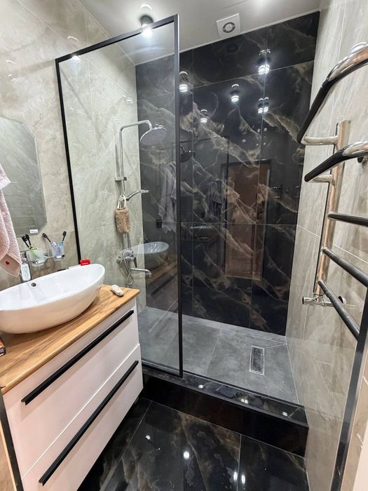 Продаётся трёхкомнатная в ЖК Машхади Резиденц ( Риезий )