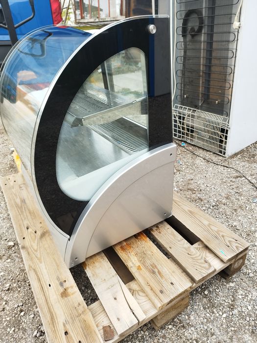 Хладилна витрина