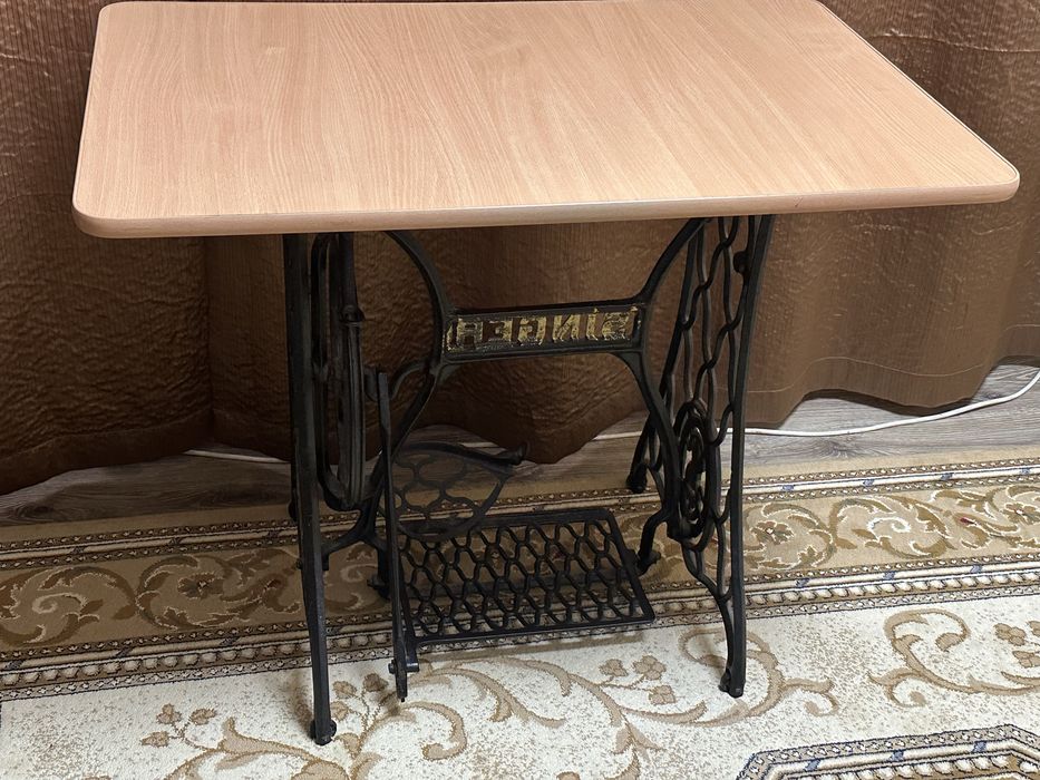 Столик для дома со станины зингер