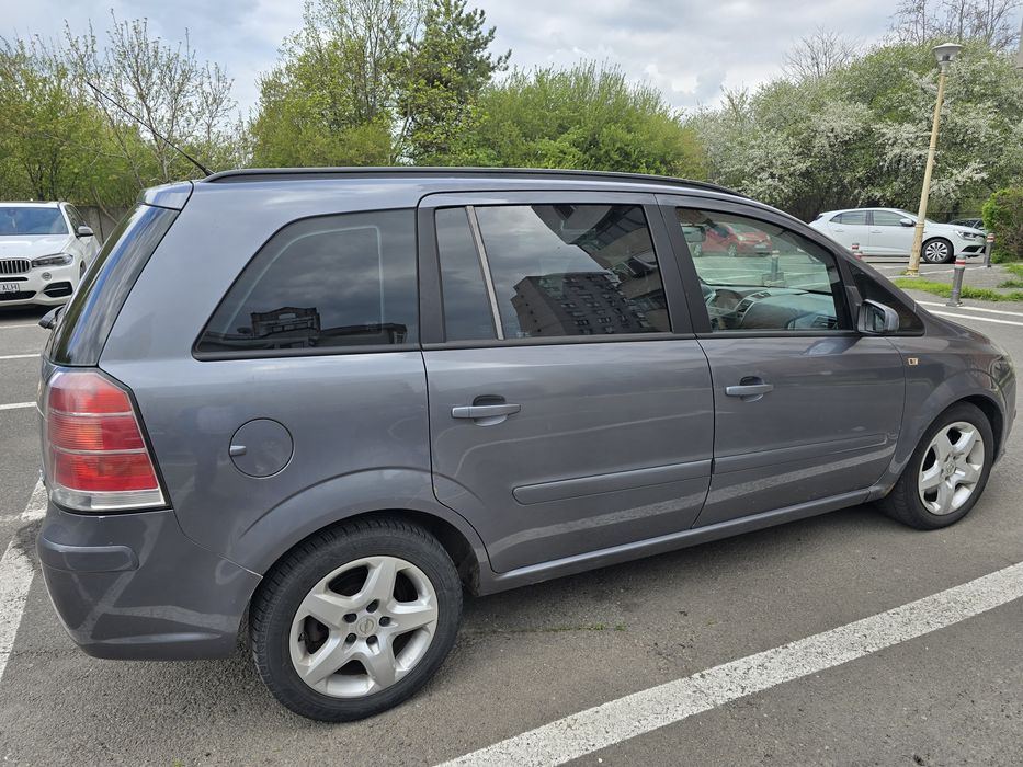 Opel Zafira B an 2008