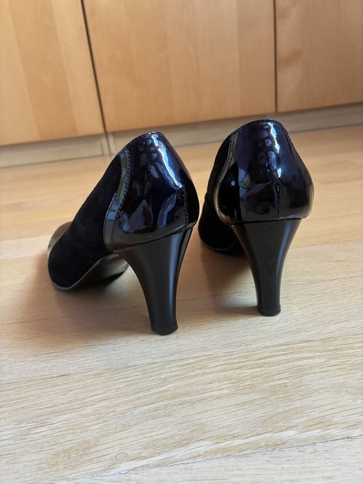 Pantofi piele intoarsa si piele lacuita