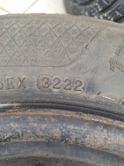 Продавам 4 бр. джанти със зимни гуми за Рено 175*65*14