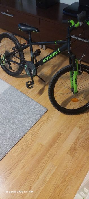 Bicicleta 20 inch B twin si casca