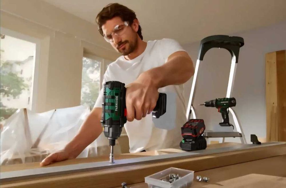 Bormasina/ Autofiletanta cu acumulator 20V 2Ah si incarcator PARKSIDE