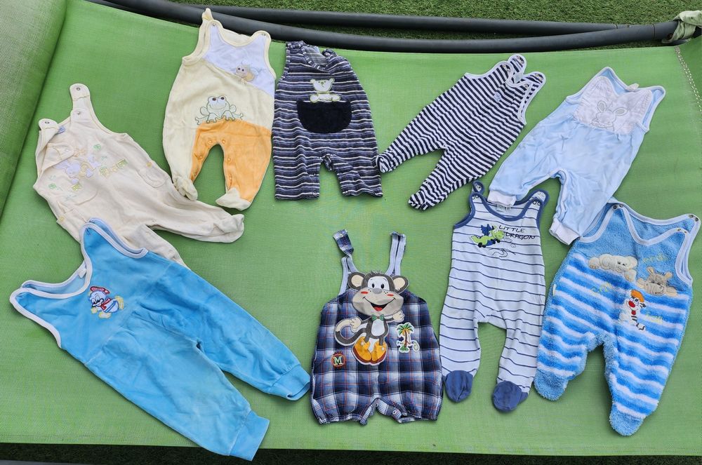 Lot haine copii nou născuți