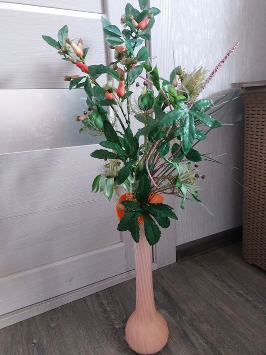 Ваза с декоративной композицией