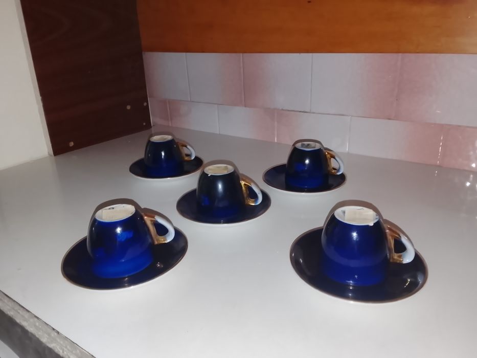 Cesti de cafea cu suport