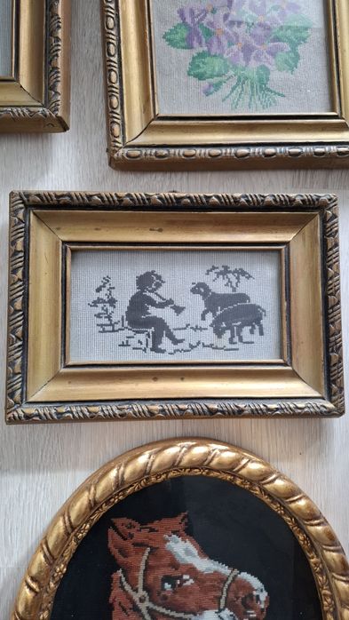 Vând goblenuri cusute inramate