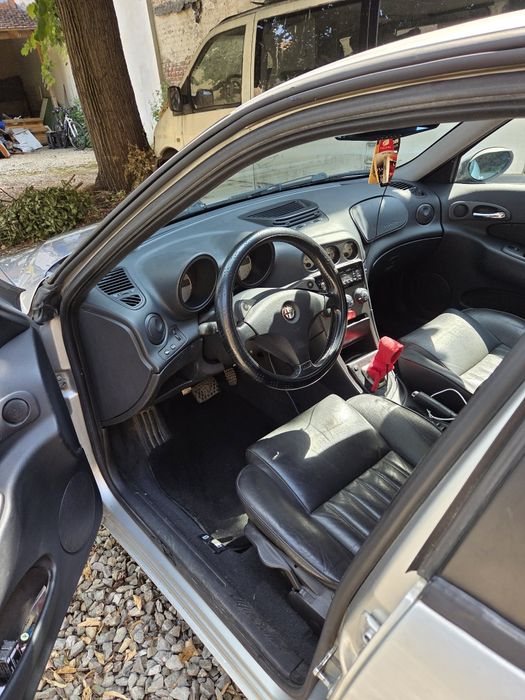 Vând alfa Romeo 156