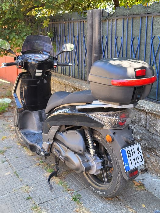 Два скутера yamaha/kymco