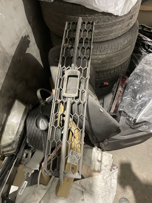 Дистроник медия оправление за климатик средна решетка фар а хароген за