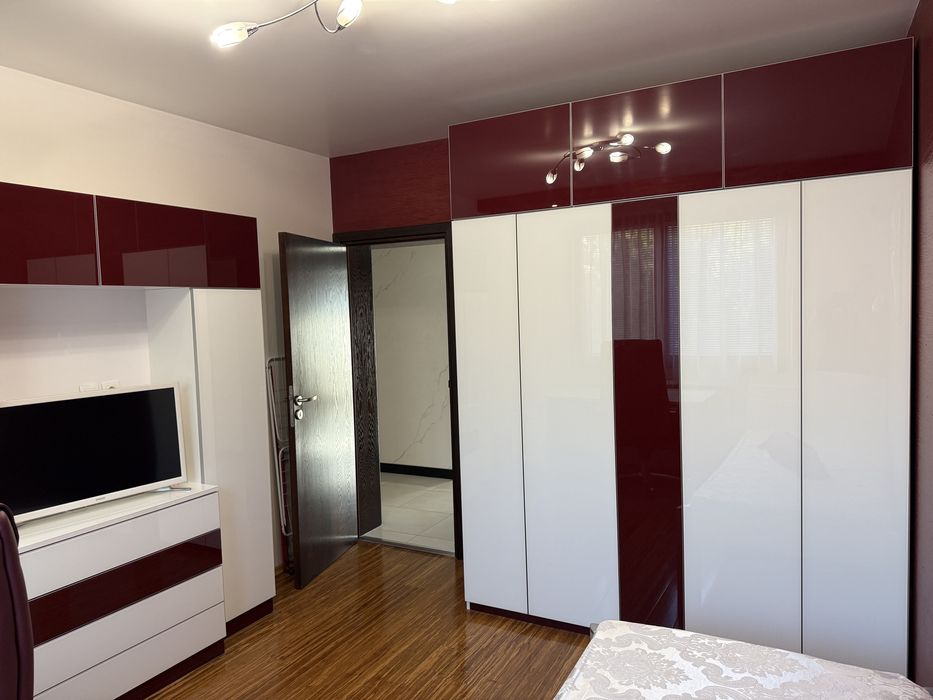 Дава се под наем Тристаен апартамент в Плевен, Идеален център - 100 кв.м за 800 € - Снимка #10