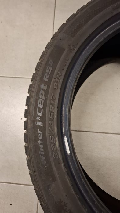 2бр зимни гуми Hankook 225 45 17
