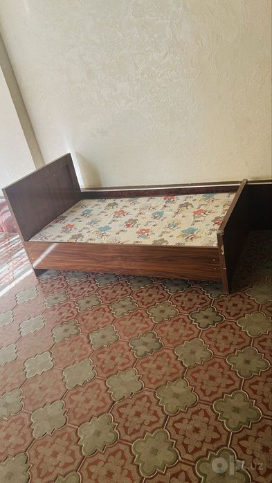 Bolalar krovati bor