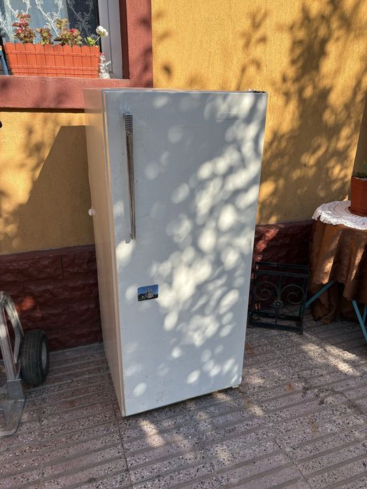Frigider Artic functional pret.320 lei.