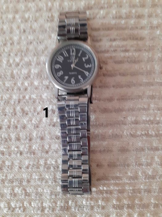 Часовник  с батерия и механични 0т 15 до 25 лв.