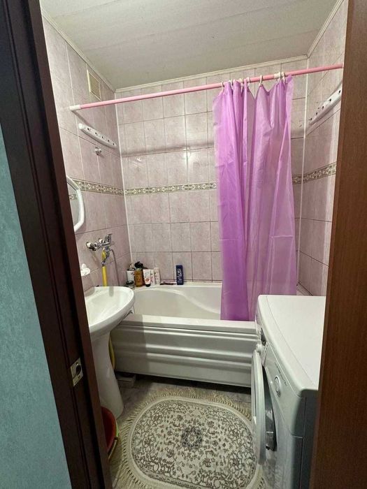Продам 2-комн квартиру, 20 мкрн, 2 этаж