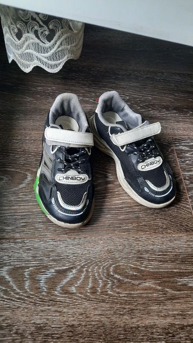 Детские кроссовки