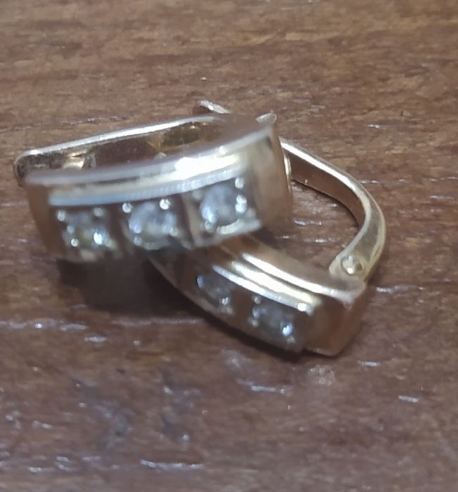 Продам серьги 585 пробы