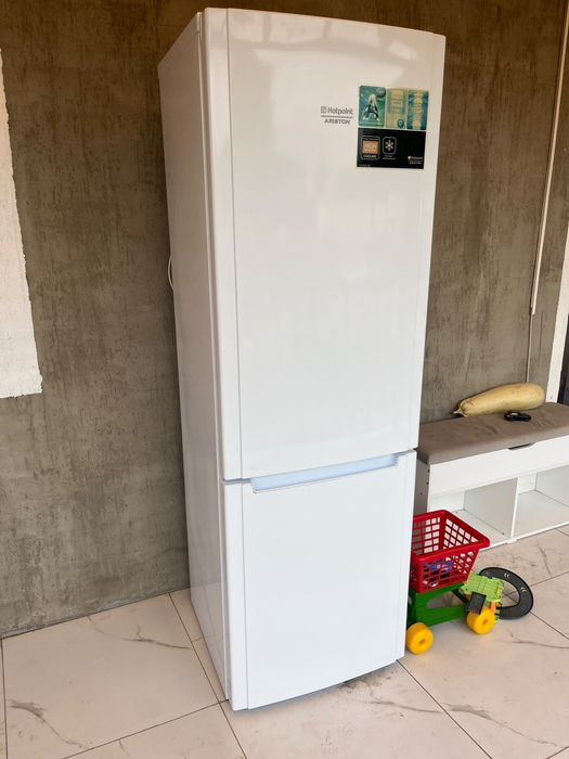 Холодильник Indesit