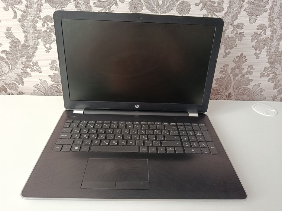 Ноутбук HP 15-bs-560ur