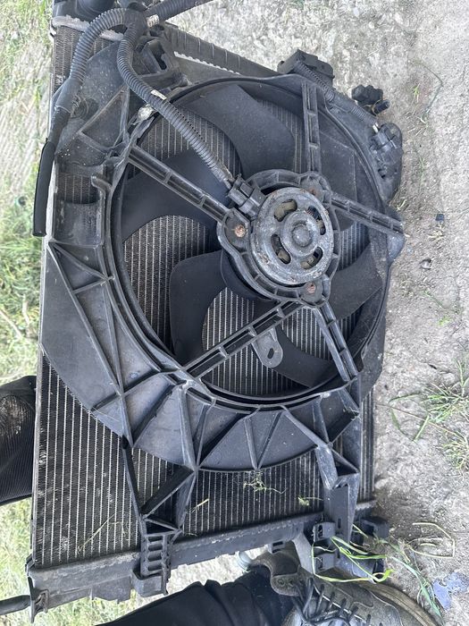 Климатичен/Воден радиатор + Перки за опел виваро рено трафик 2.0 115hp
