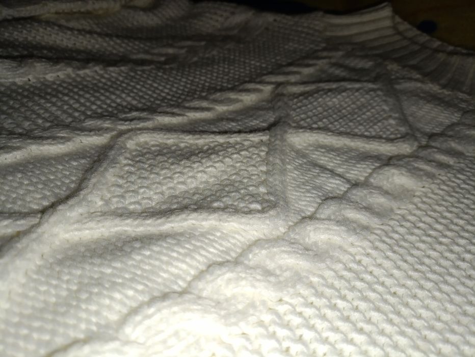 Pulover Tricotat pentru Genul Feminin Fabricat în  Bangladesh deloc purtat, Mărime M, Material Acrylic 100% de calitate