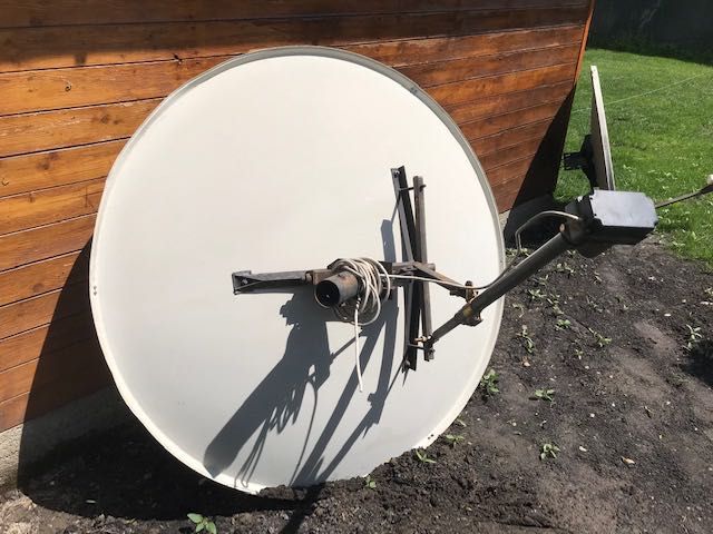 Antena satelit 1.4m, din aluminium montura polara cu actuator si LNB