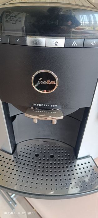 Vând aparat de cafea Jura Impressa F50 in stare foarte bună de funcționare.